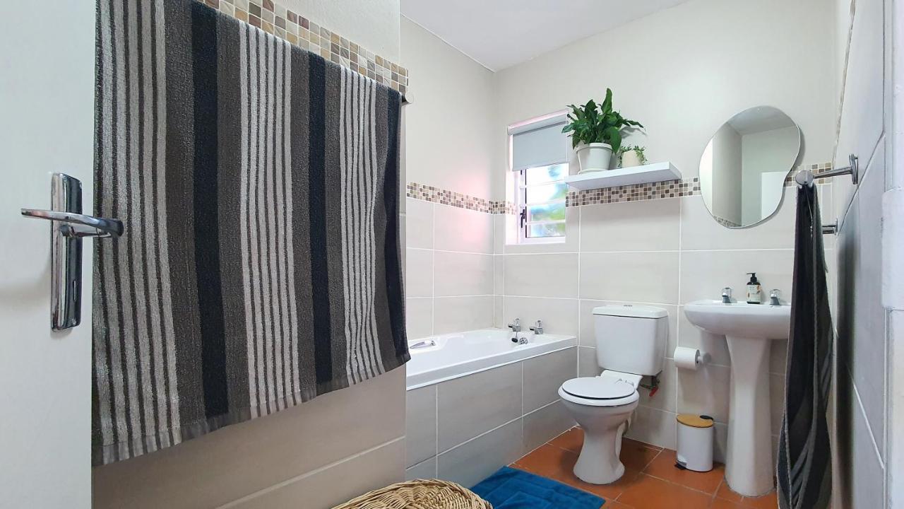 Escape To Paradise: Beachside Apartment Джефрис Бей Екстериор снимка