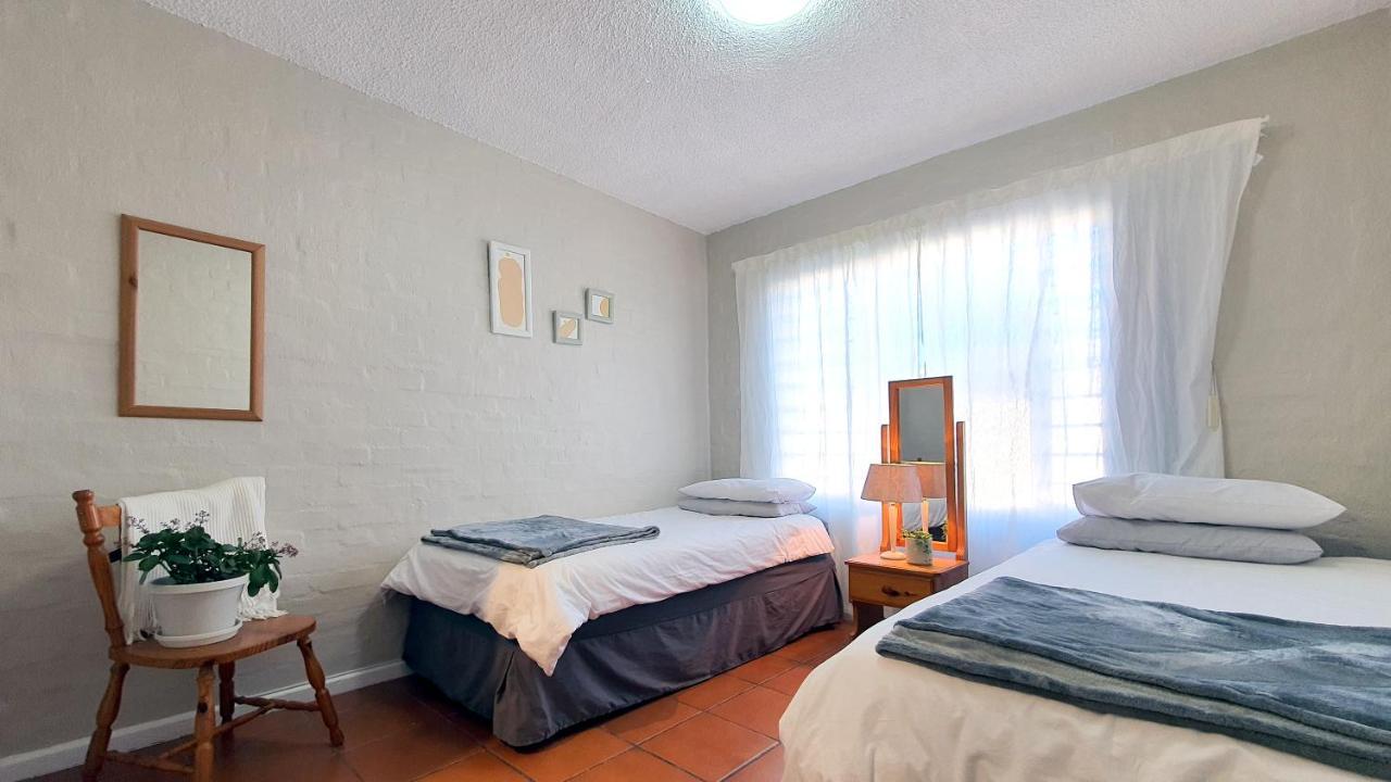 Escape To Paradise: Beachside Apartment Джефрис Бей Екстериор снимка