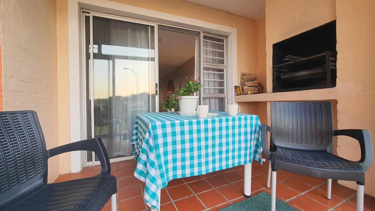 Escape To Paradise: Beachside Apartment Джефрис Бей Екстериор снимка