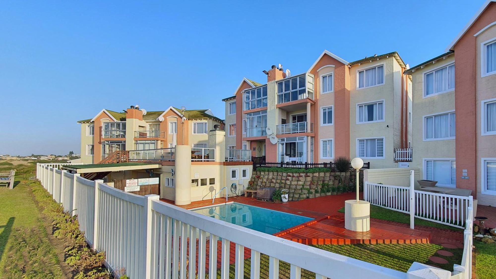 Escape To Paradise: Beachside Apartment Джефрис Бей Екстериор снимка